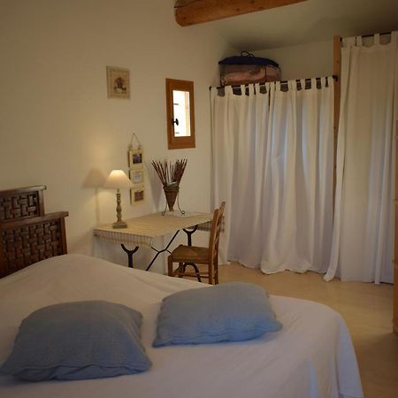 Saba Hotel Cabrieres-d'Avignon Bagian luar foto