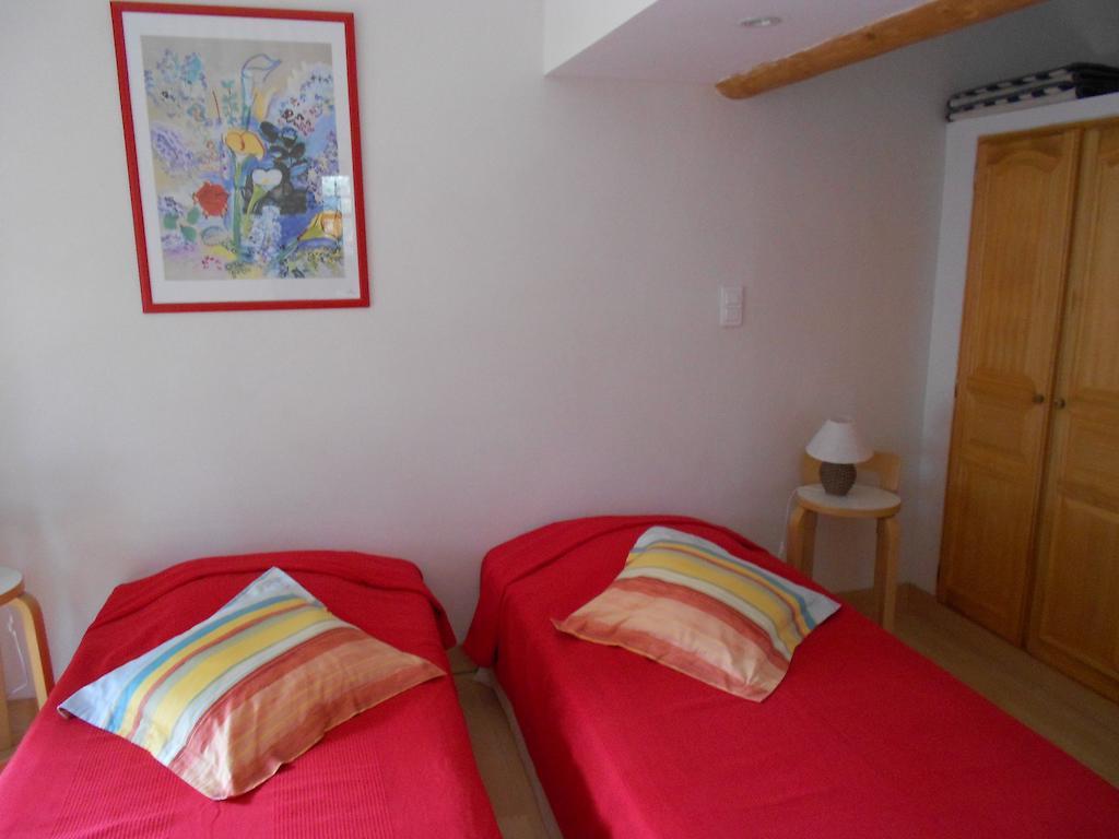Saba Hotel Cabrieres-d'Avignon Ruang foto