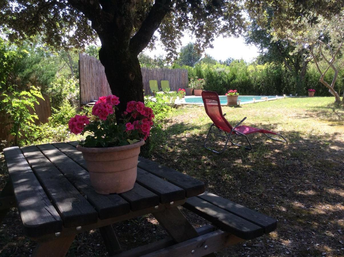 Saba Hotel Cabrieres-d'Avignon Bagian luar foto
