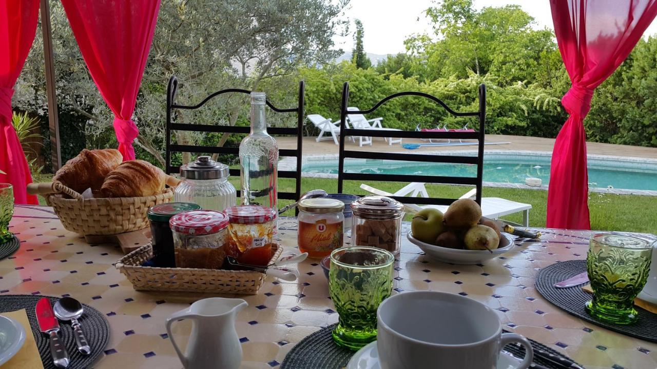 Saba Hotel Cabrieres-d'Avignon Bagian luar foto